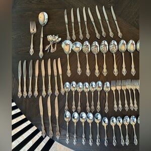 127 Piece Oneida Brahams Silver Flatware and Serving Sets